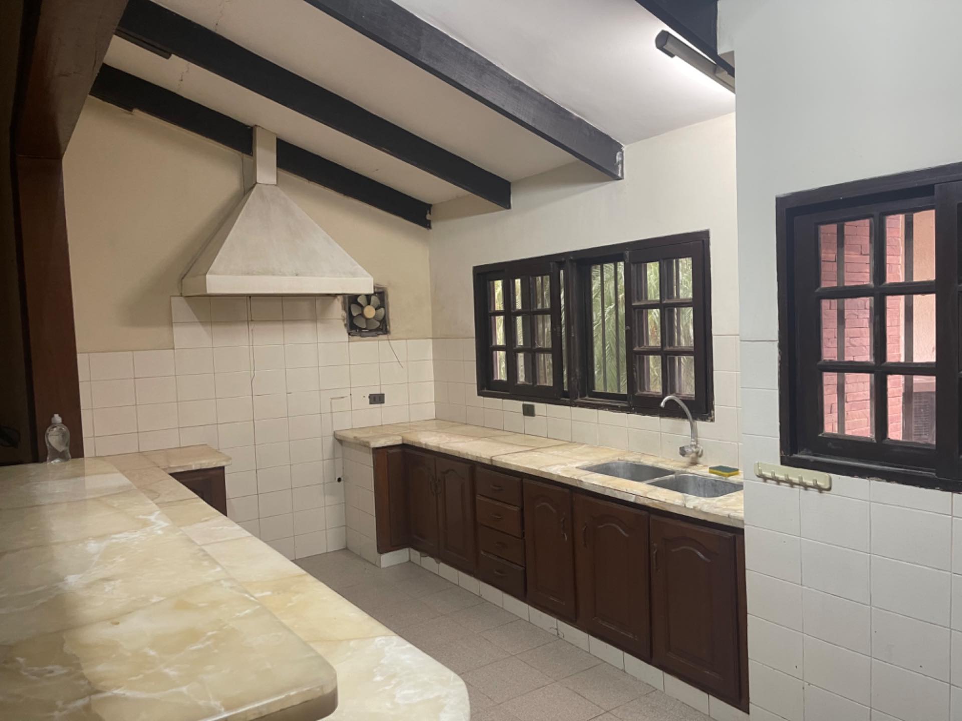 Casa Av Los Cusis zona Norte entre Beni y Banzer Foto 4