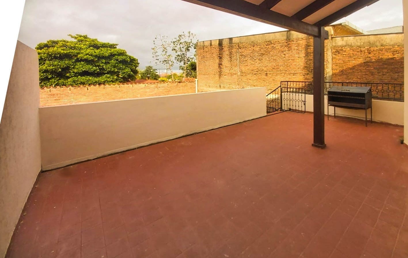 Casa en VentaCasa en venta zona Sur 6° anillo con 2 departamentos completos 6 dormitorios 4 baños 3 parqueos Foto 7