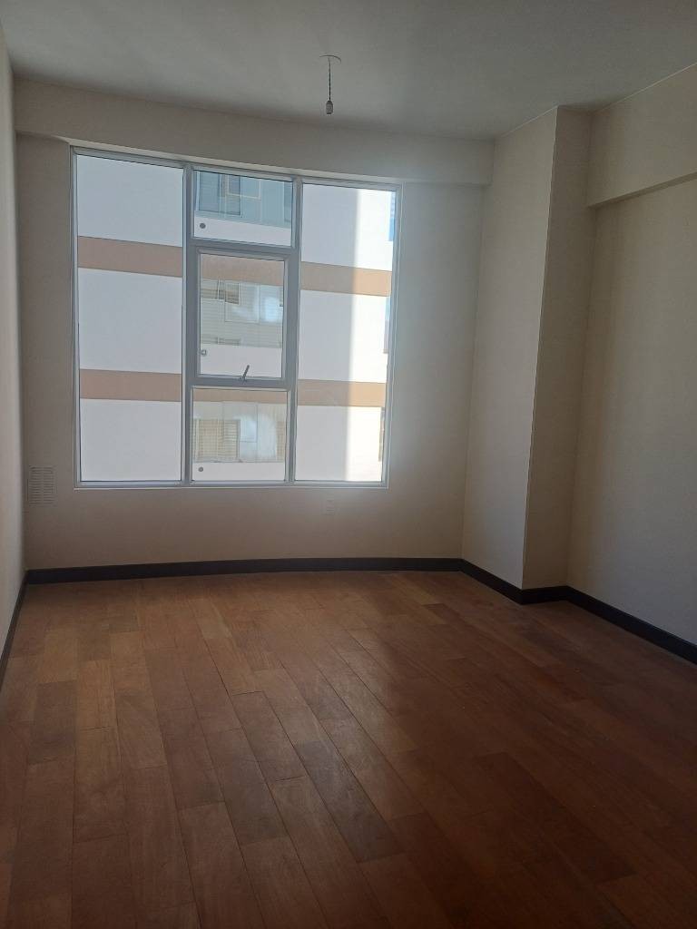 Departamento en VentaOBRAJES, AV. HERNANDO SILES 1 dormitorios 1 baños  Foto 2