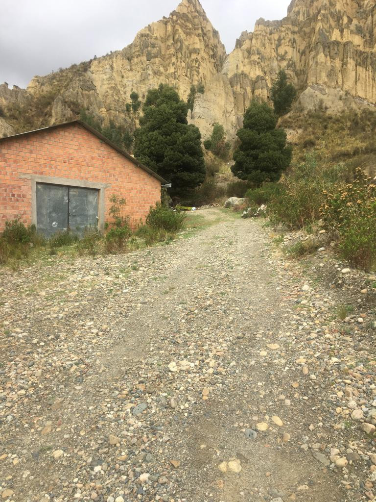 Terreno en VentaACHUMANI, a 1 cuadra de Jardines del Sur Foto 3