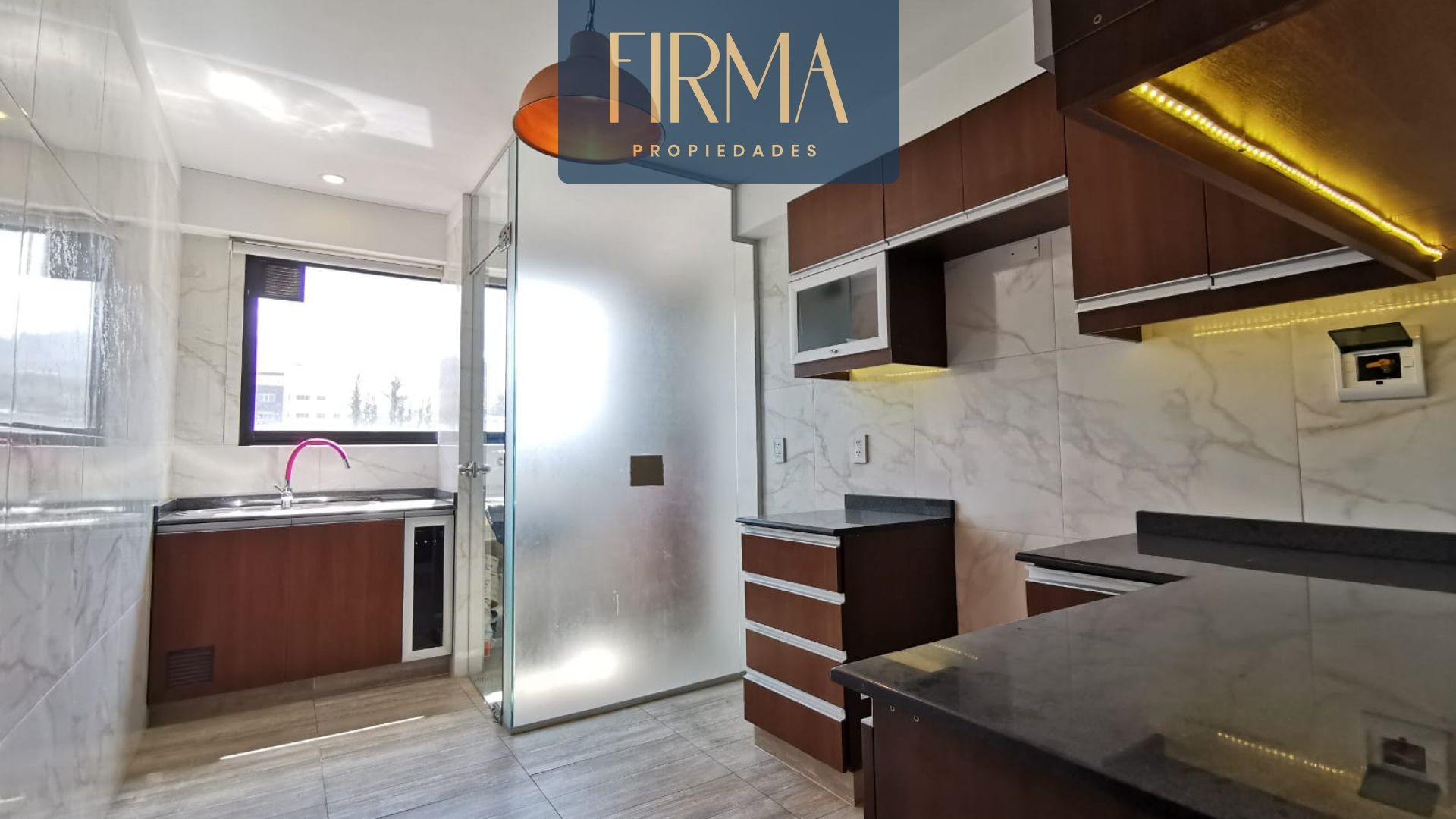 Departamento en Irpavi en La Paz 2 dormitorios 3 baños 1 parqueos Foto 11