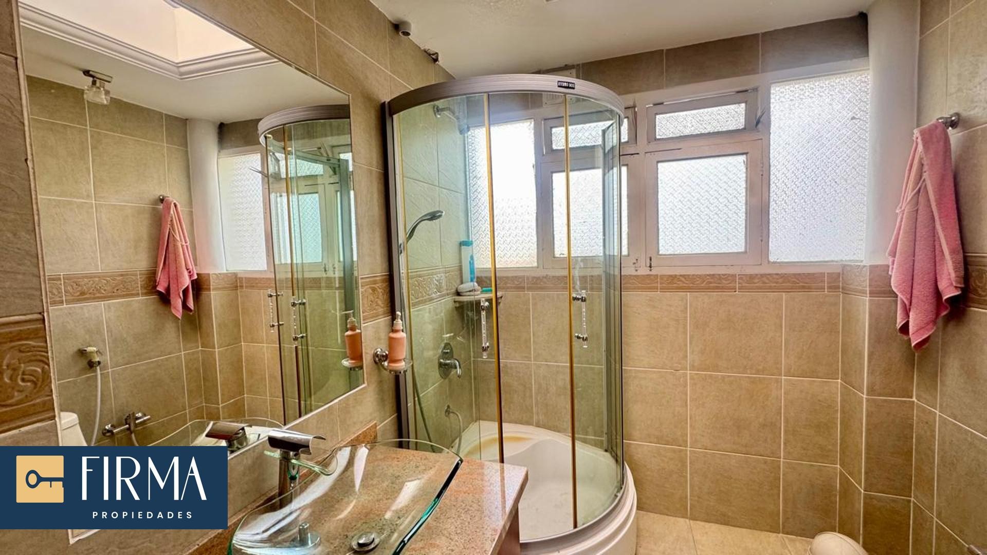 Casa en VentaCASA EN VENTA EN ACHUMANI BAJO COMO TERRENO 3 dormitorios 3 baños 3 parqueos Foto 4