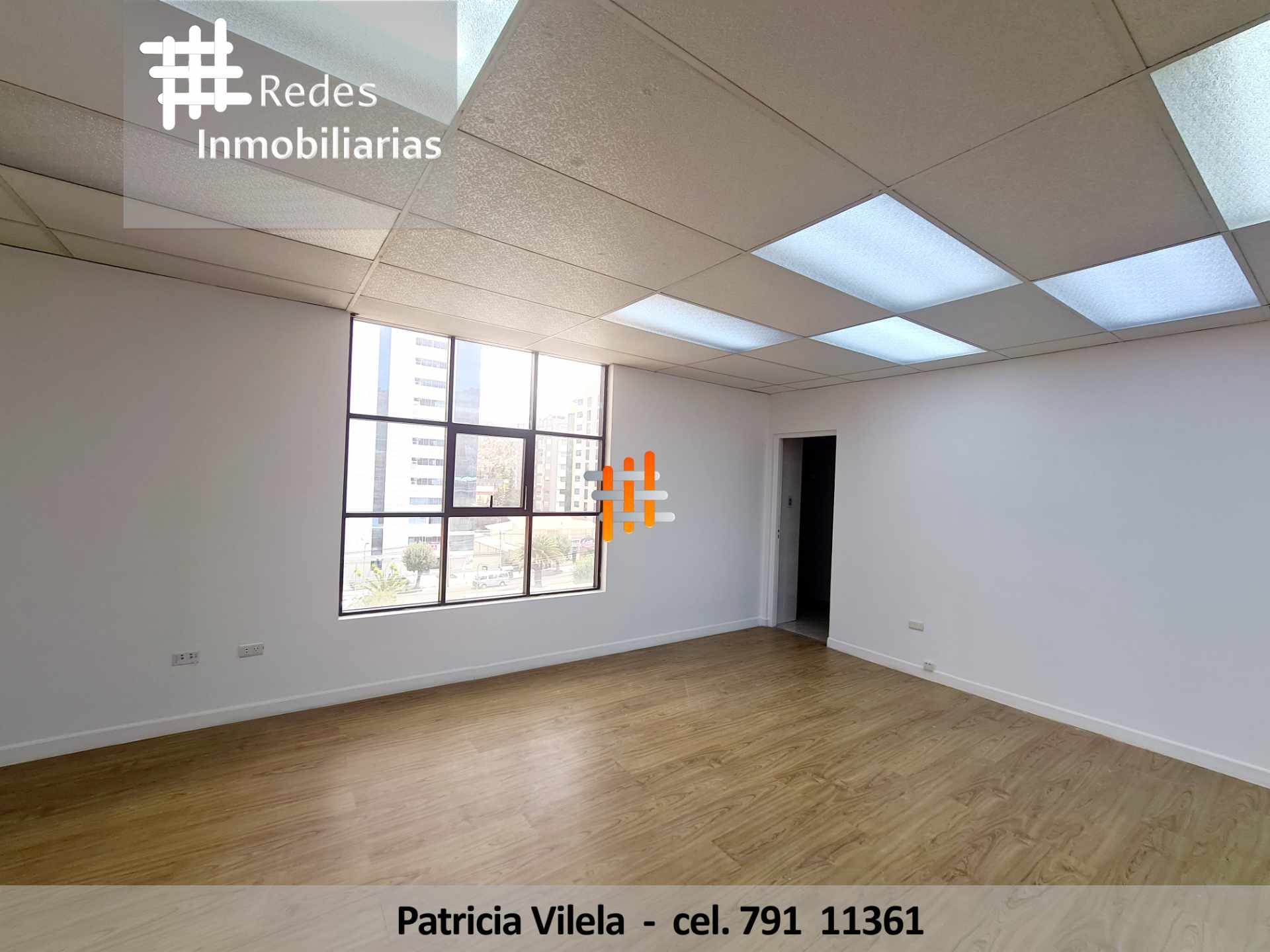 Oficina en VentaOFICINA EN VENTA EN CALACOTO EN EDIFICIO EMPRESARIAL - DIVISIONES DE VIDRIO TEMPLADO 5 dormitorios 2 baños 2 parqueos Foto 11