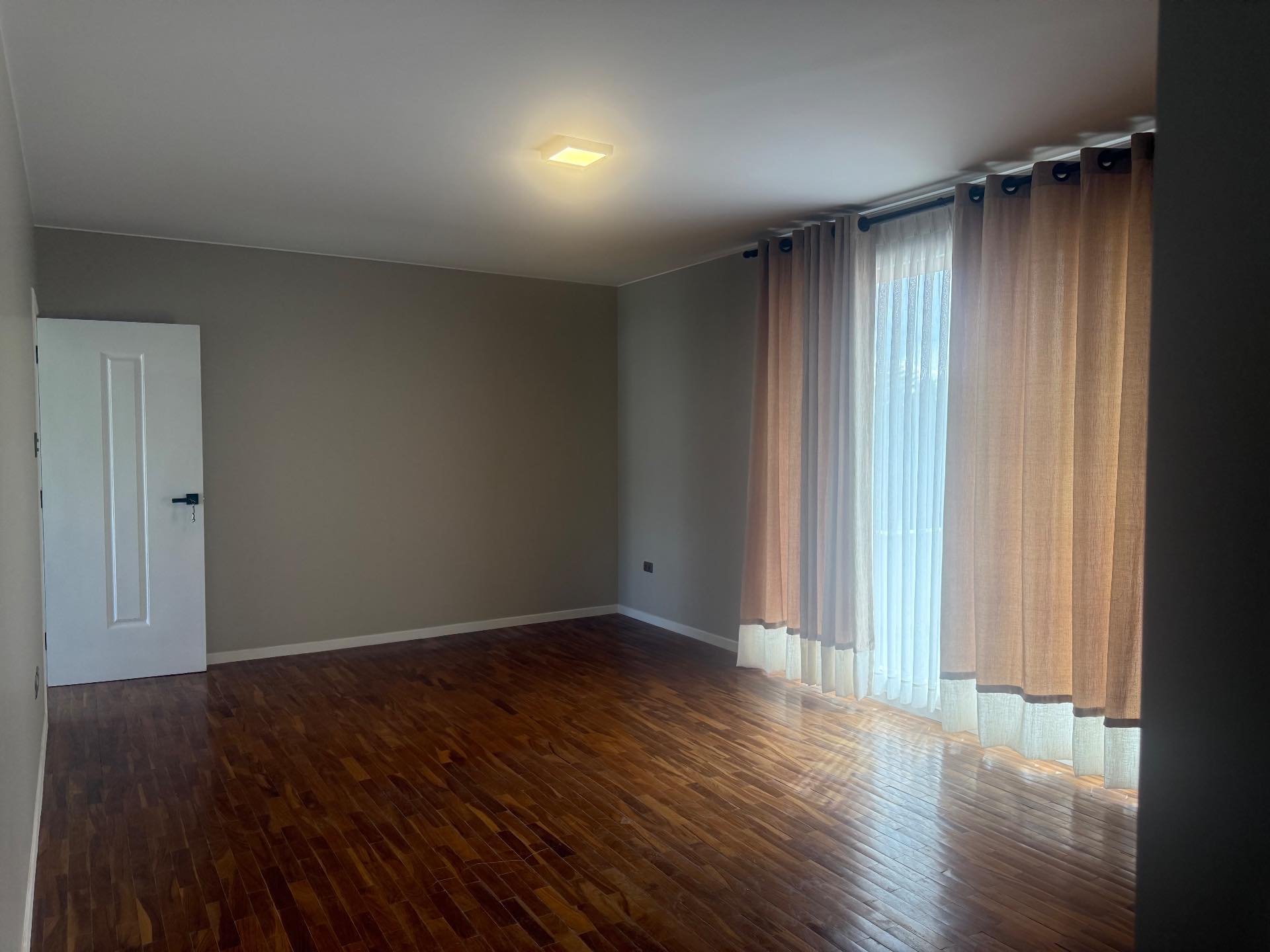 Casa en AlquilerUrbanización bosque norte  4 dormitorios 4 baños 3 parqueos Foto 6