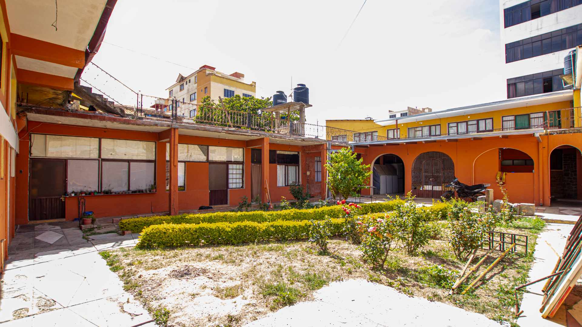 Terreno en VentaC. Ladislao Cabrera entre Av. Oquendo y 16 de Julio- Centro  Foto 2