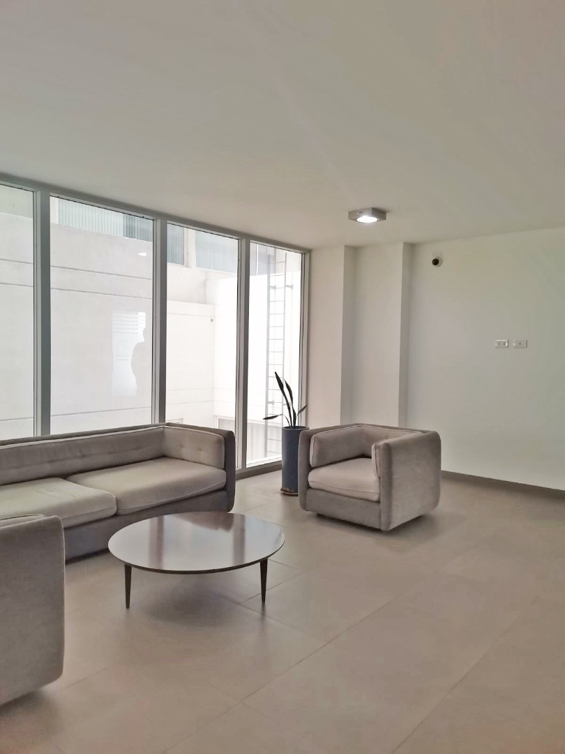 Oficina en AlquilerEDIFICIO TOP CENTER - SOBRE AV. BENI, 2DO ANILLO 1 dormitorios 4 baños 1 parqueos Foto 2