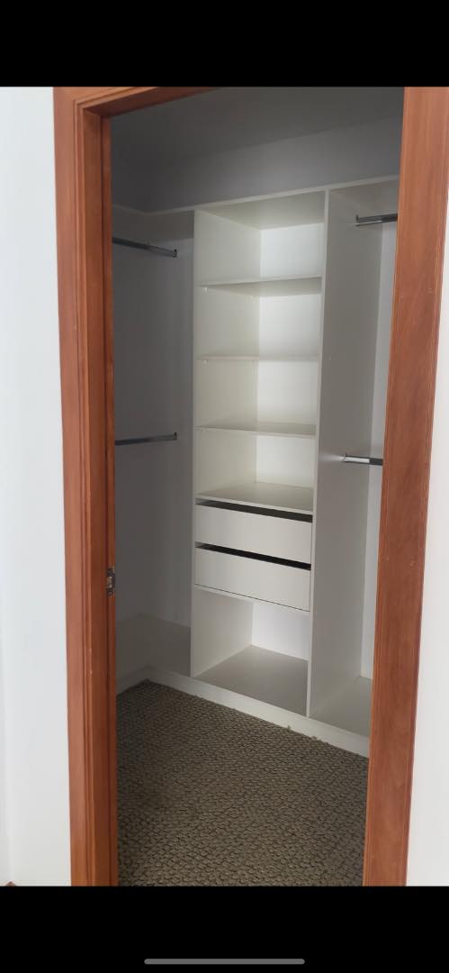 Departamento en AlquilerCota Cota, Urbanización la glorieta final calle A (principal) N 108. Frente a Santorini, Edificio blanco Foto 9