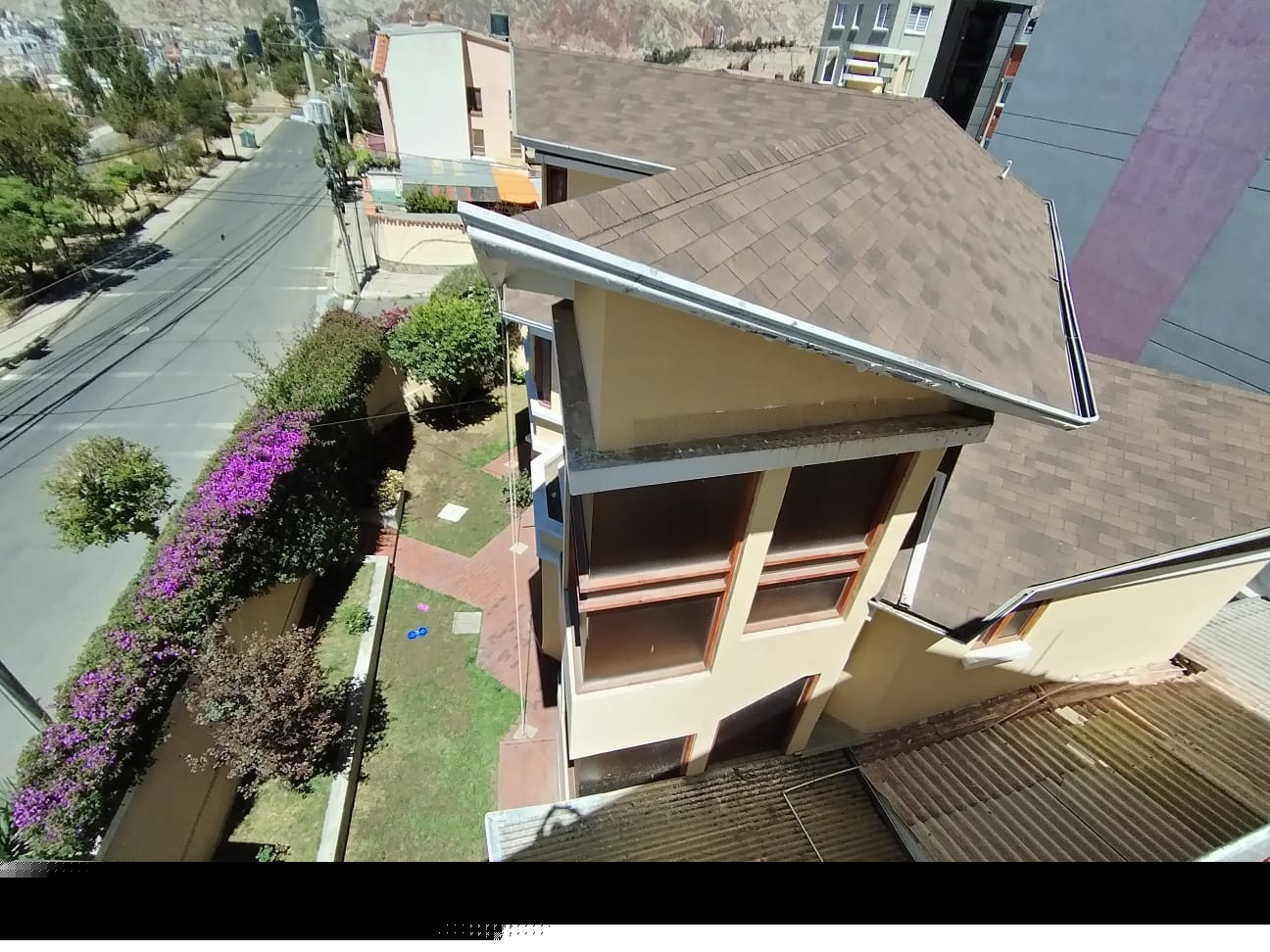 Casa en AlquilerAvenida Julio Mendez No 10 esquina calle 11 meseta de Achumani Foto 10