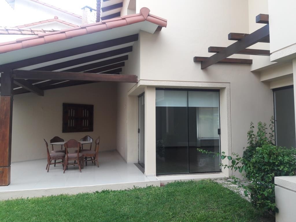 Casa en Entre 5to y 6to anillo Norte en Santa Cruz de la Sierra 4 dormitorios 3 baños 3 parqueos Foto 14