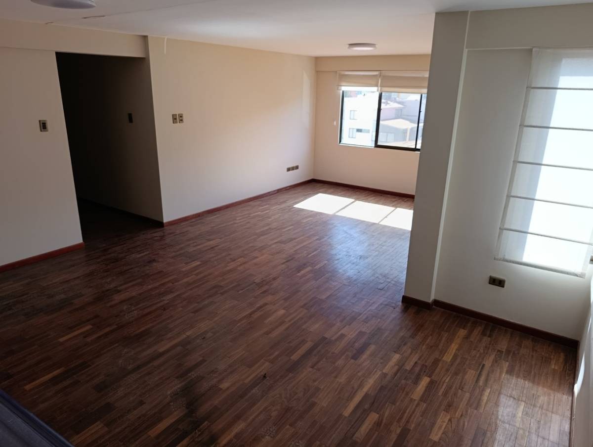 Departamento en Achumani en La Paz 4 dormitorios 3 baños 1 parqueos Foto 18