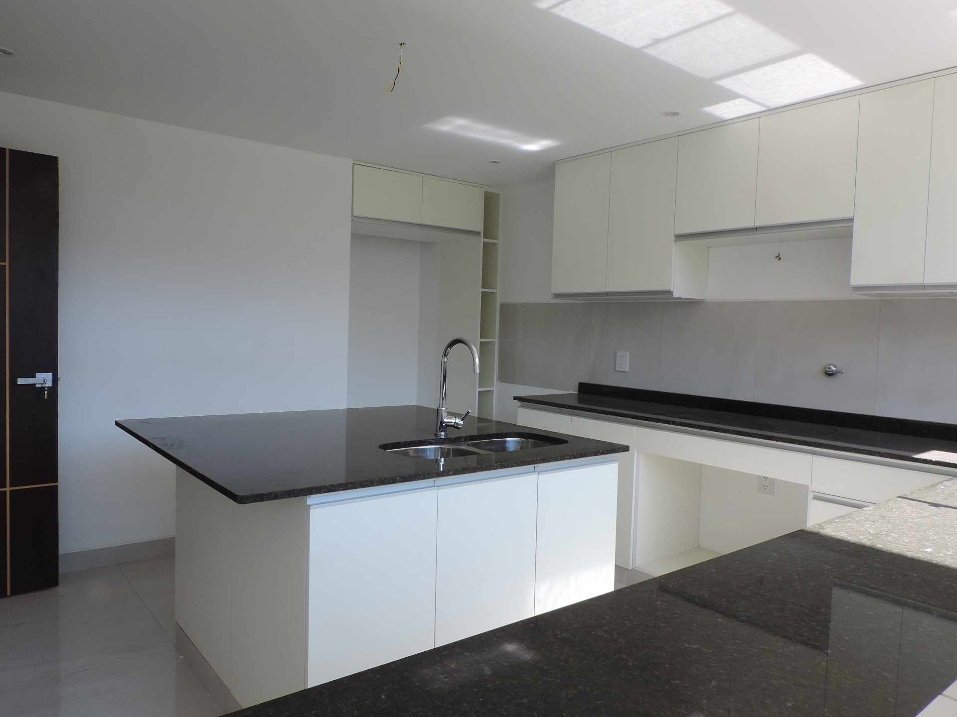 Casa Calle 4 y 7 Urbanización El PEDREGAL - Zona Alto Calacoto (Final Av. Costanera) Foto 7