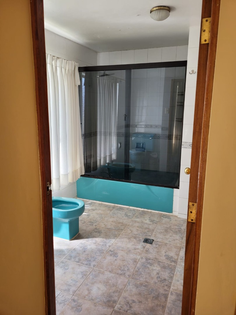 Casa en AlquilerCALACOTO -  EXCELENTE UBICACION 4 dormitorios 4 baños 5 parqueos Foto 17
