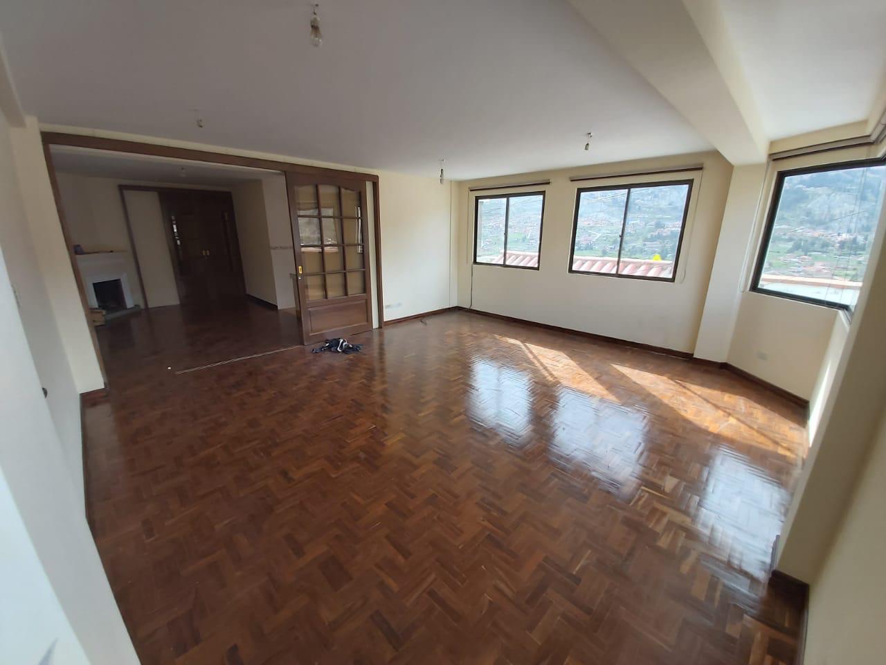 Departamento en Alto Irpavi en La Paz 3 dormitorios 5 baños 1 parqueos Foto 1