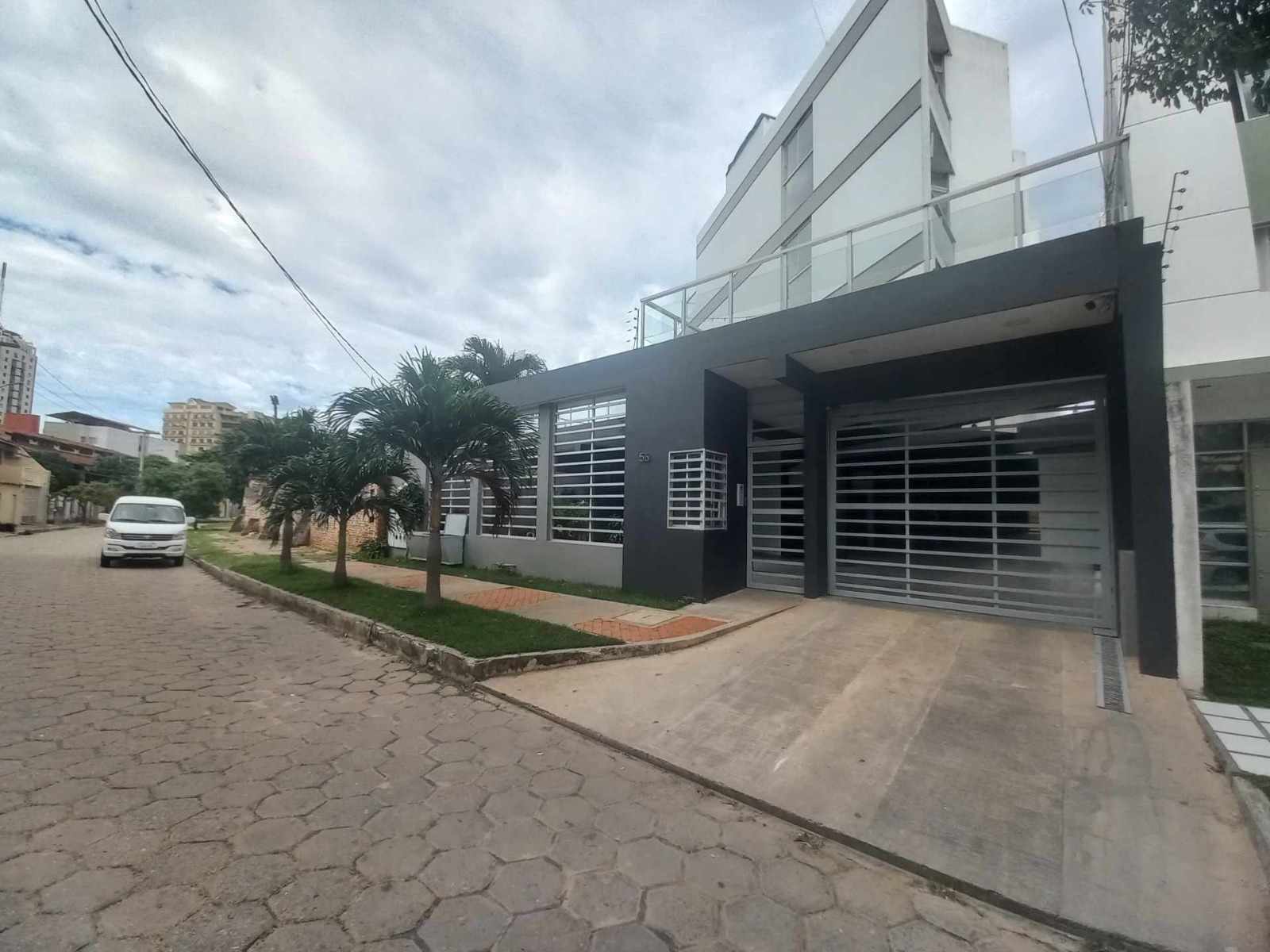 Departamento en Entre 1er y 2do anillo Norte en Santa Cruz de la Sierra 3 dormitorios 3 baños 2 parqueos Foto 17