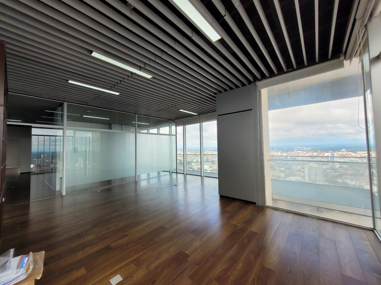 Oficina en Equipetrol en Santa Cruz de la Sierra 2 dormitorios 2 baños 1 parqueos Foto 7