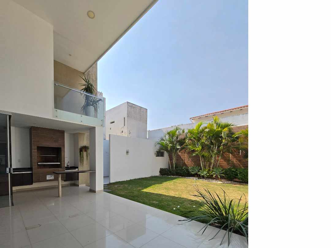 Casa en Entre 8vo y 9no anillo Norte en Santa Cruz de la Sierra 3 dormitorios 4 baños 3 parqueos Foto 22