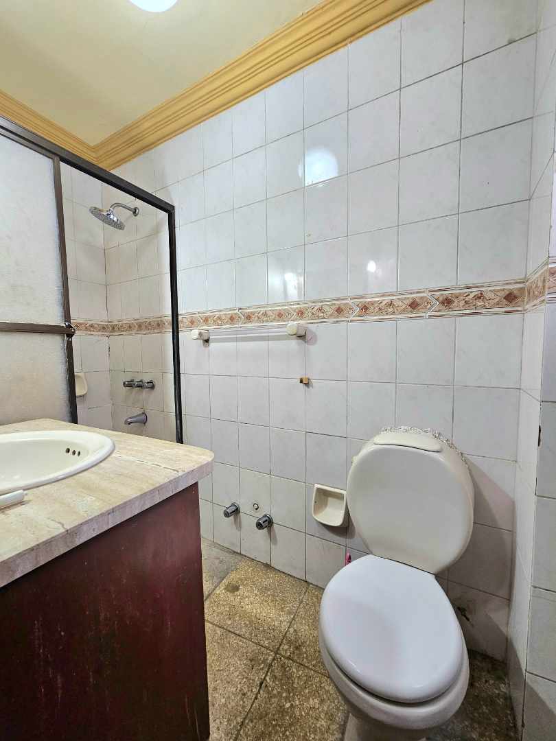 Departamento en AlquilerCALLE SEOANE- ZONA CENTRO  2 dormitorios 3 baños  Foto 4