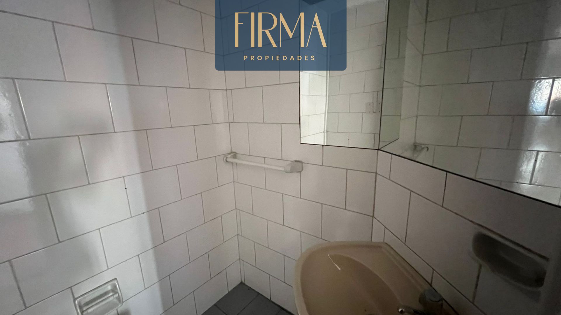 Oficina en AlquilerALQUILA ESTA OFICINA EN AV. 6 DE AGOSTO 6 dormitorios 2 baños 1 parqueos Foto 3