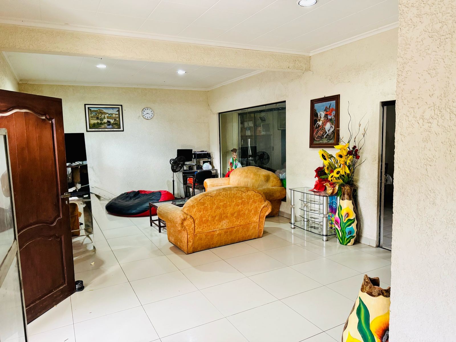 Casa en Entre 6to y 7mo anillo Oeste en Santa Cruz de la Sierra 7 dormitorios 4 baños 4 parqueos Foto 13