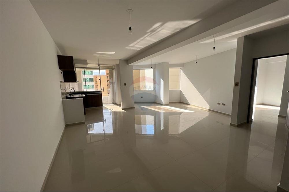 Departamento en VentaAv. Salamanca - Edificio Torre Manhattan 3 dormitorios 2 baños 1 parqueos Foto 3