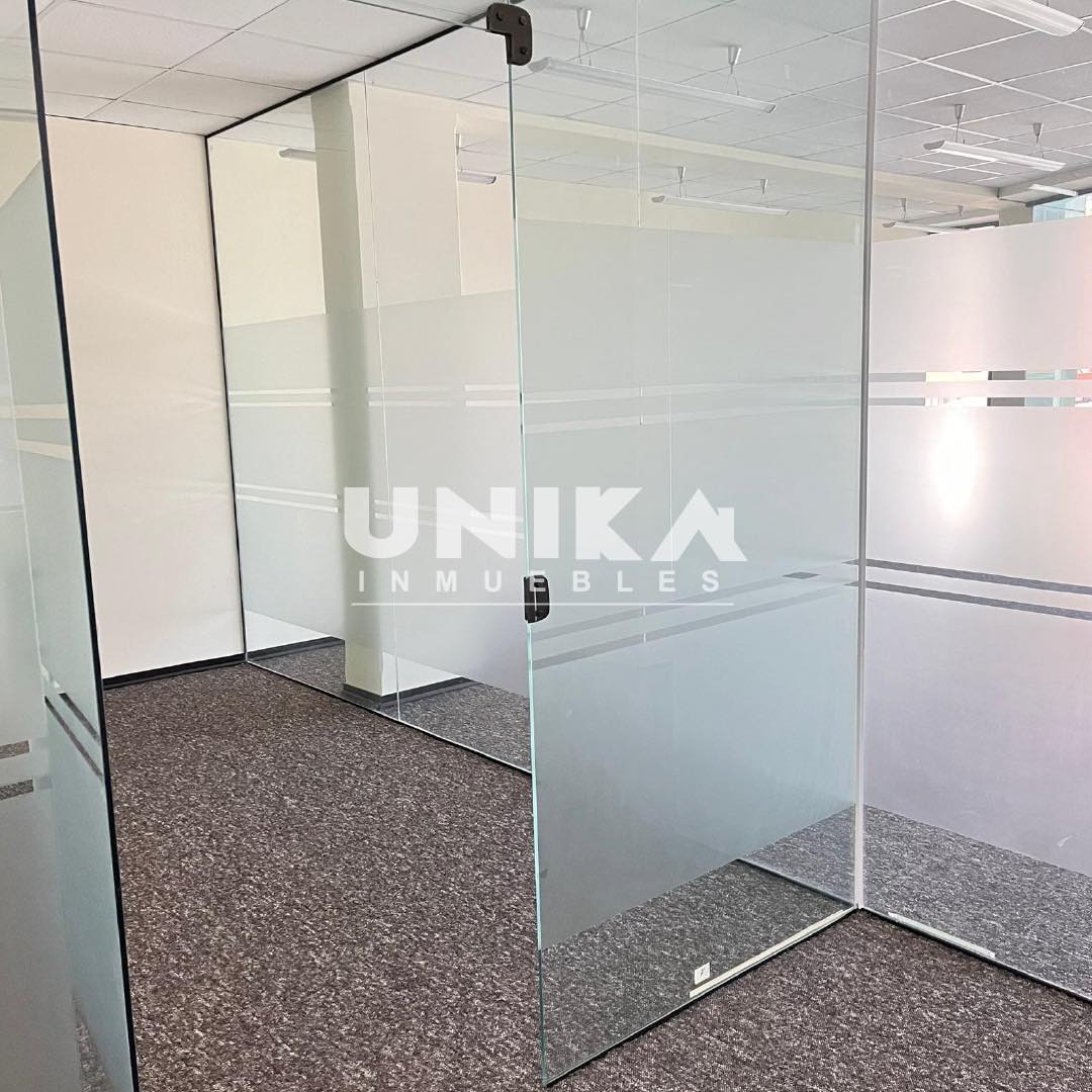 Oficina en Alquiler🏢 EN ALQUILER ELEGANTE Y CÓMODA OFICINA EN CALACOTO 2 dormitorios 1 baños 1 parqueos Foto 4