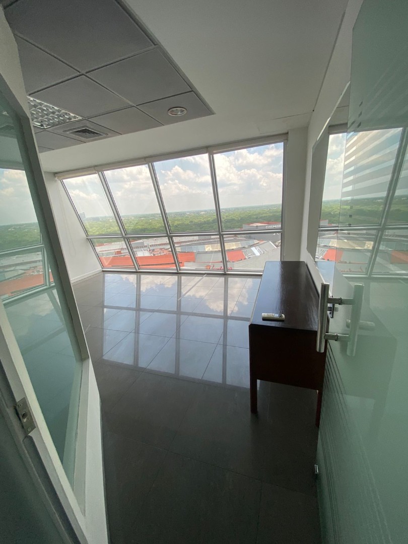 Oficina en VentaOFICINA EN VENTA O ALQUILER TORRE DUO ZONA EQUIPETROL 3 dormitorios 1 baños 1 parqueos Foto 7