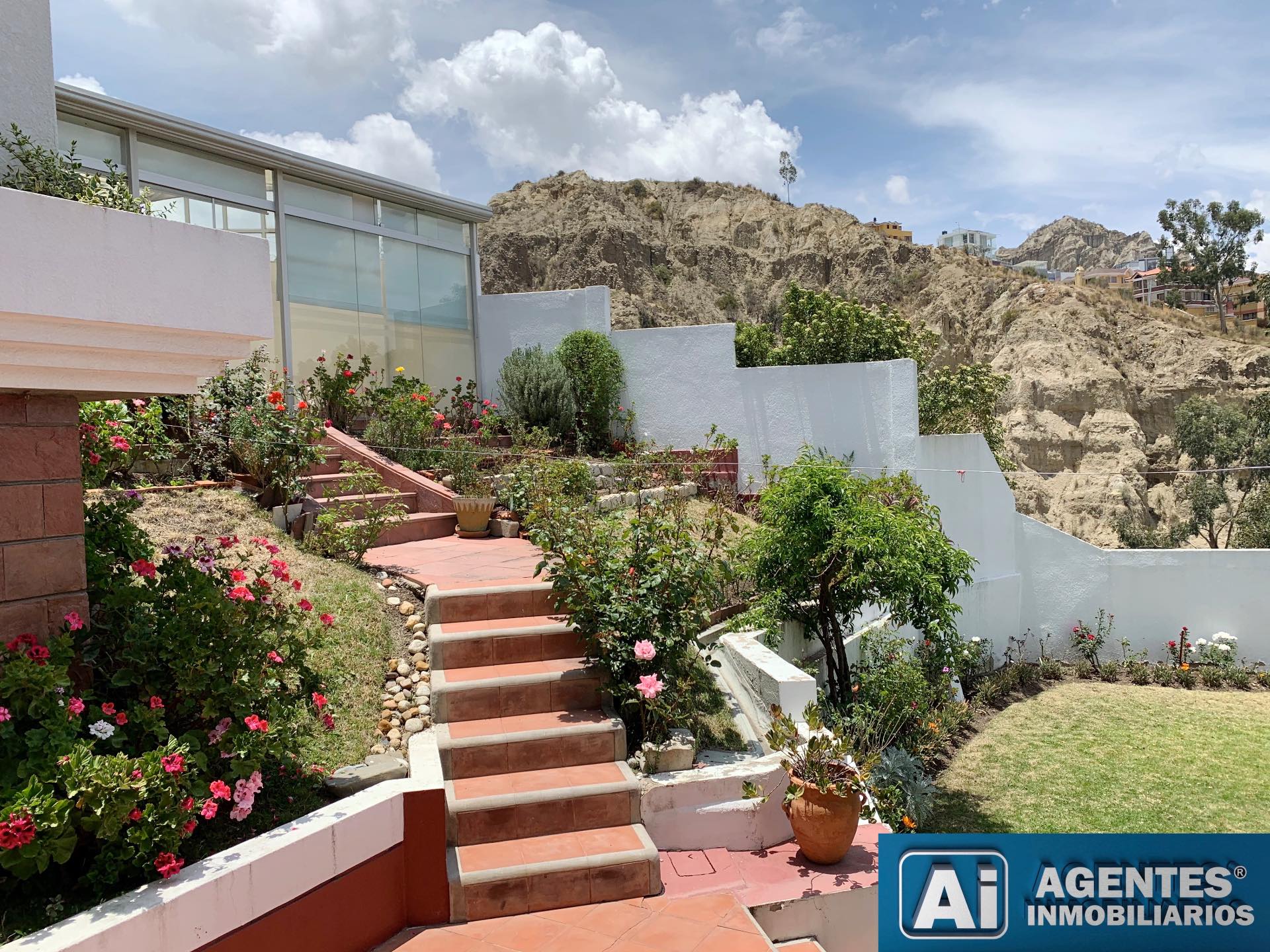 Casa en Achumani en La Paz 4 dormitorios 4 baños 1 parqueos Foto 4