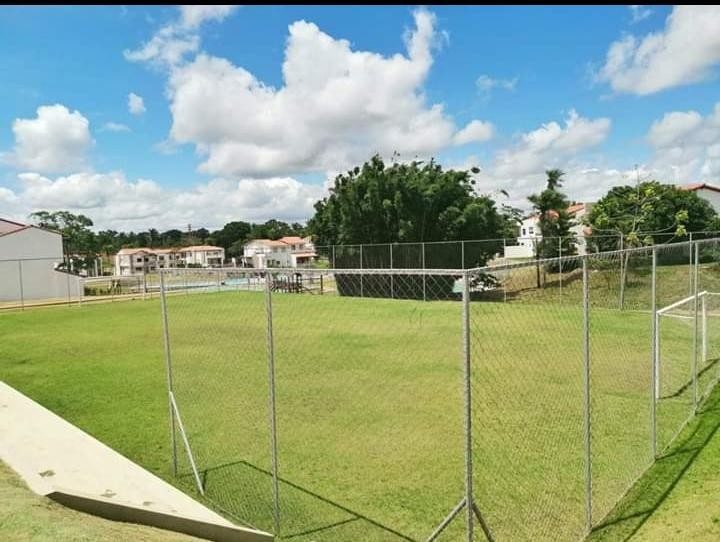 Casa en Urubó en Santa Cruz de la Sierra 3 dormitorios 4 baños 2 parqueos Foto 4