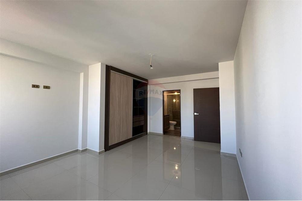 Departamento en VentaAv. Salamanca - Edificio Torre Manhattan 3 dormitorios 2 baños 1 parqueos Foto 6