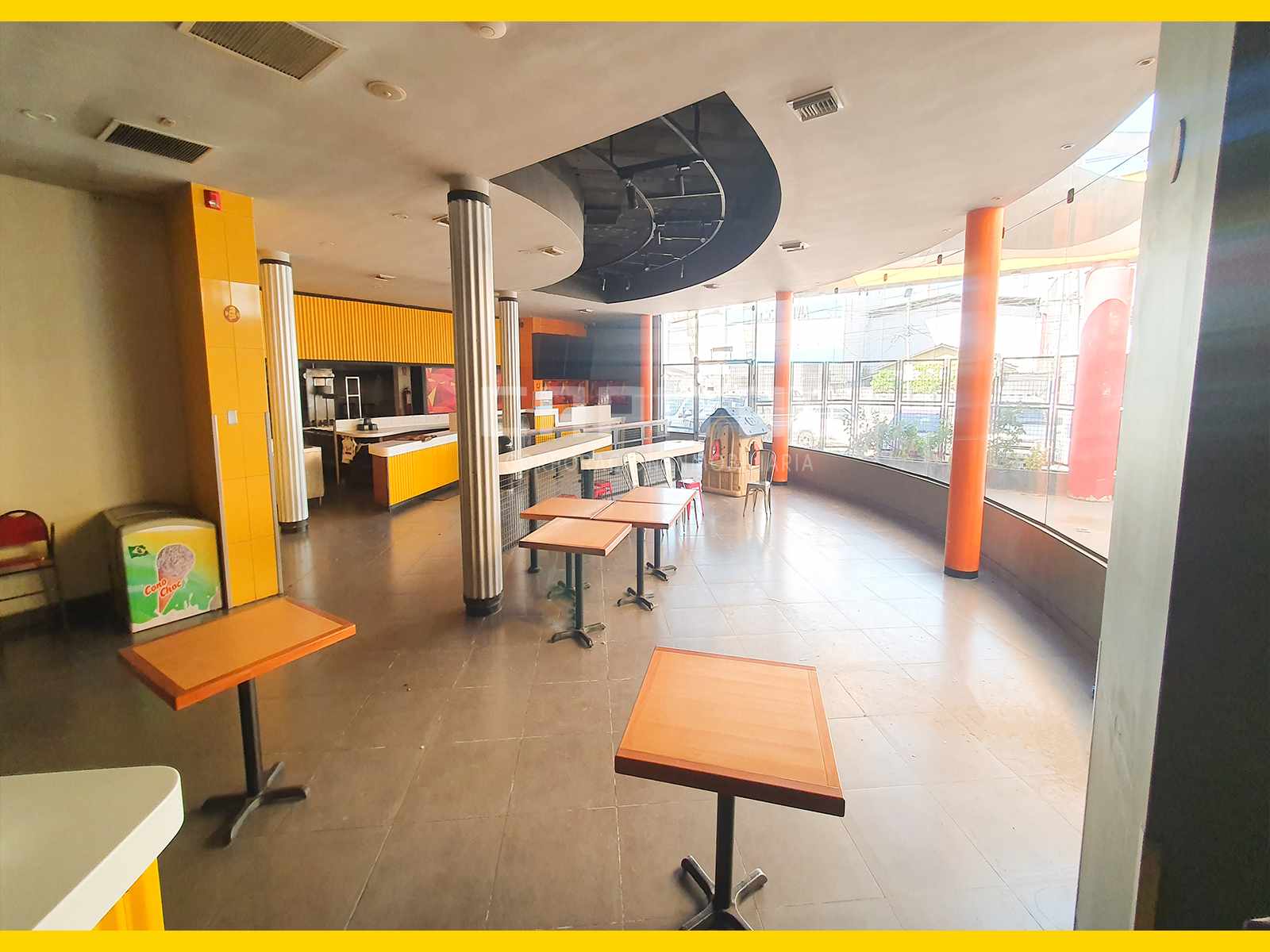 Local comercial en Entre 1er y 2do anillo Este en Santa Cruz de la Sierra 2 dormitorios 4 baños 1 parqueos Foto 14