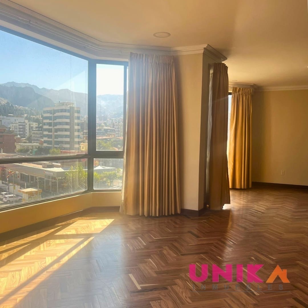 Departamento en AlquilerHermoso Penthouse Duplex Semi Amueblado, con lindas vista , Calacoto  3 dormitorios 4 baños 2 parqueos Foto 1