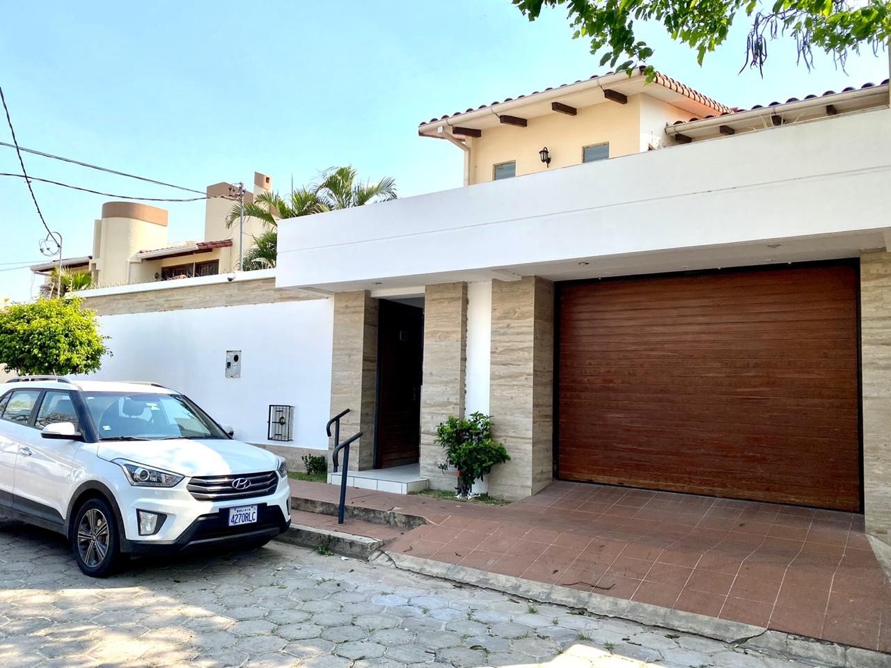 Casa en VentaBarrio Urbarí, Av. Piraí calle Baracea Foto 1