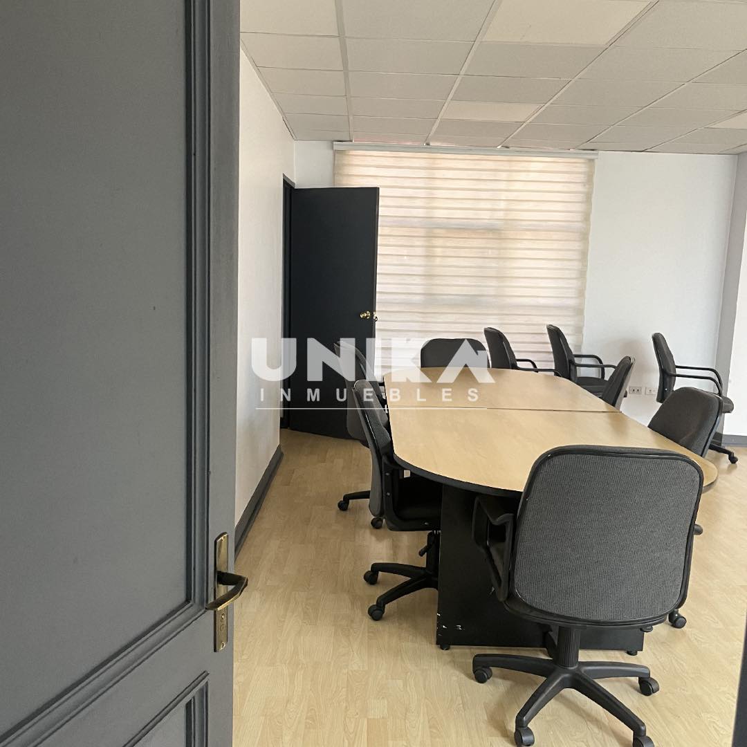 Oficina en AlquilerAMPLIA OFICINA SOLEADA EN LA MEJOR UBICACIÓN , ASCENSOR PRIVADO 4 AMBIENTES , SALA DE REUNIÓN. Foto 20