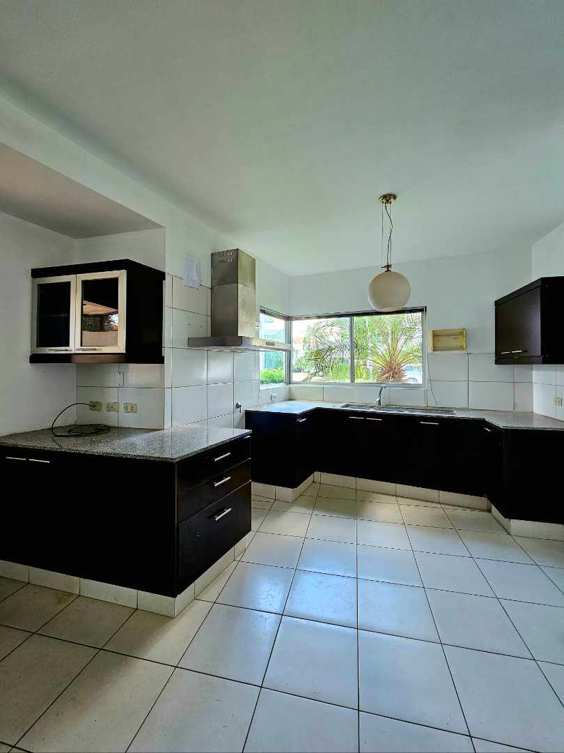 Casa en Entre 5to y 6to anillo Norte en Santa Cruz de la Sierra 3 dormitorios 3 baños 2 parqueos Foto 21