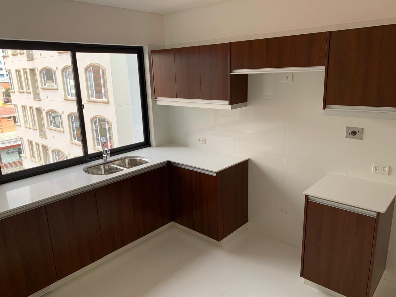 Departamento en Calacoto en La Paz 3 dormitorios 3 baños 1 parqueos Foto 9