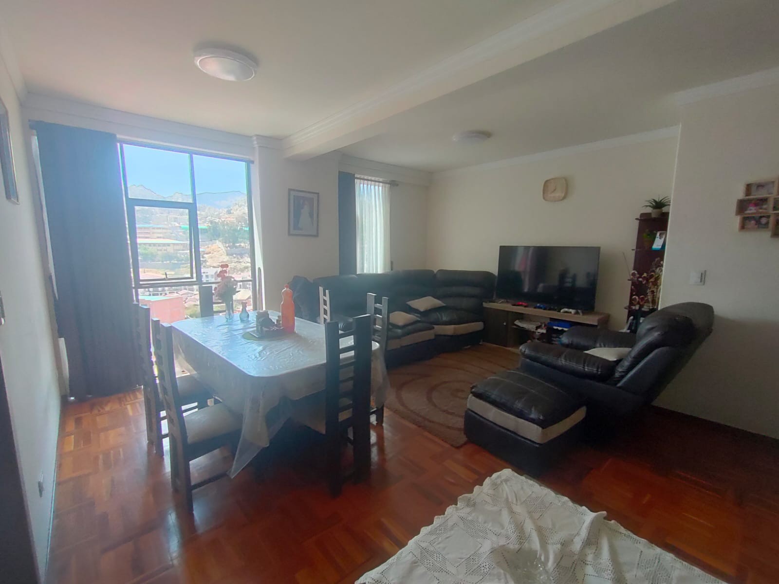 Departamento en VentaCalle 15 de piso 16, Av. Hernando Siles 3 dormitorios 4 baños 1 parqueos Foto 6