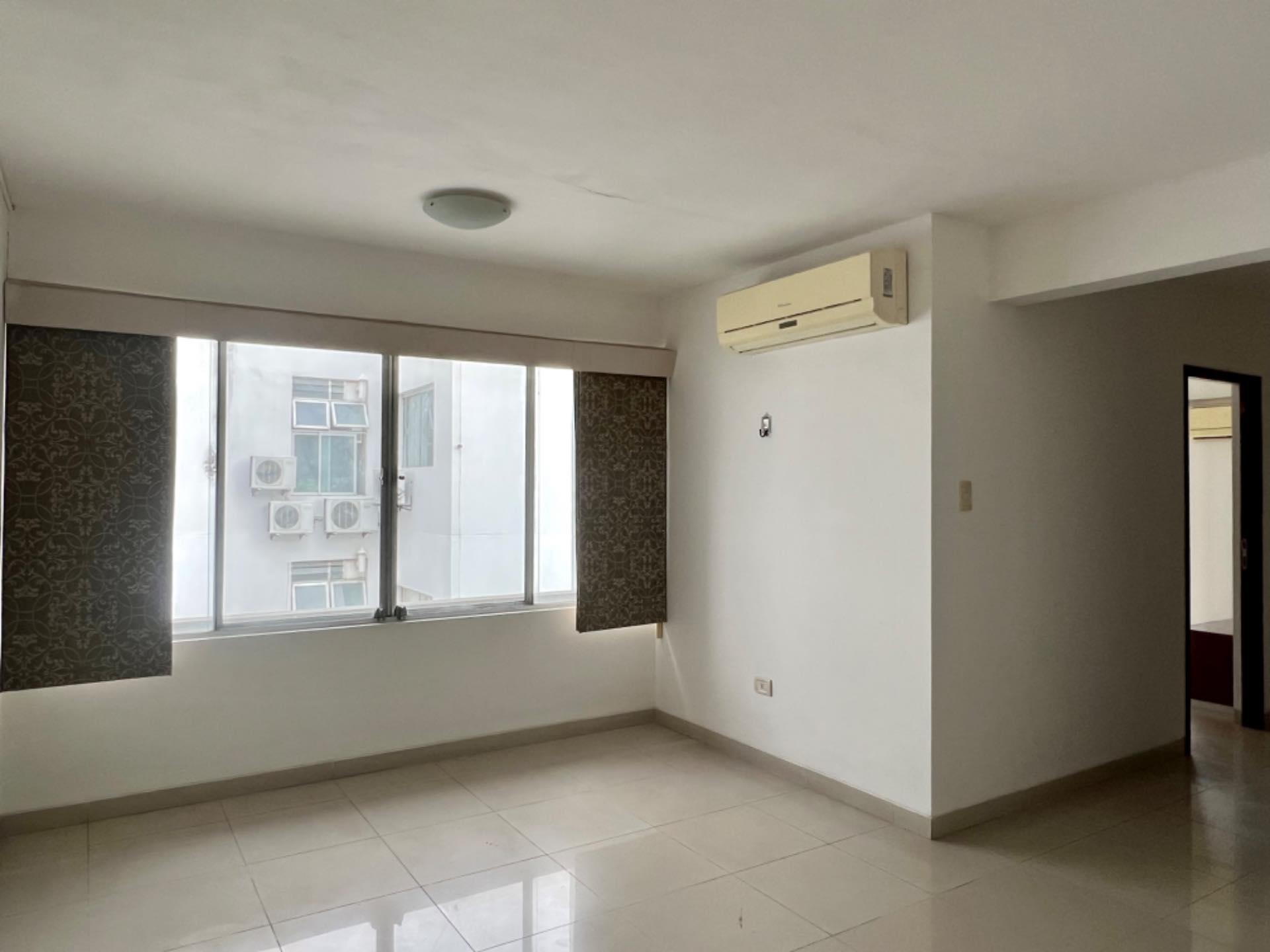 Departamento en Venta4to anillo y Av. Beni 3 dormitorios 4 baños 2 parqueos Foto 12