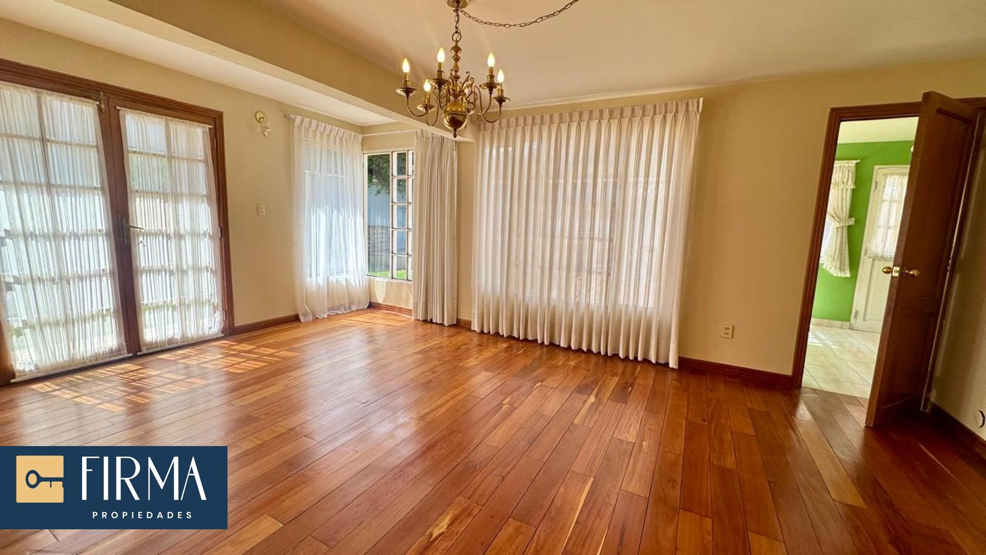 Casa en AlquilerCASA EN ALQUILER EN ACHUMANI - MESETA 4 dormitorios 4 baños 3 parqueos Foto 3