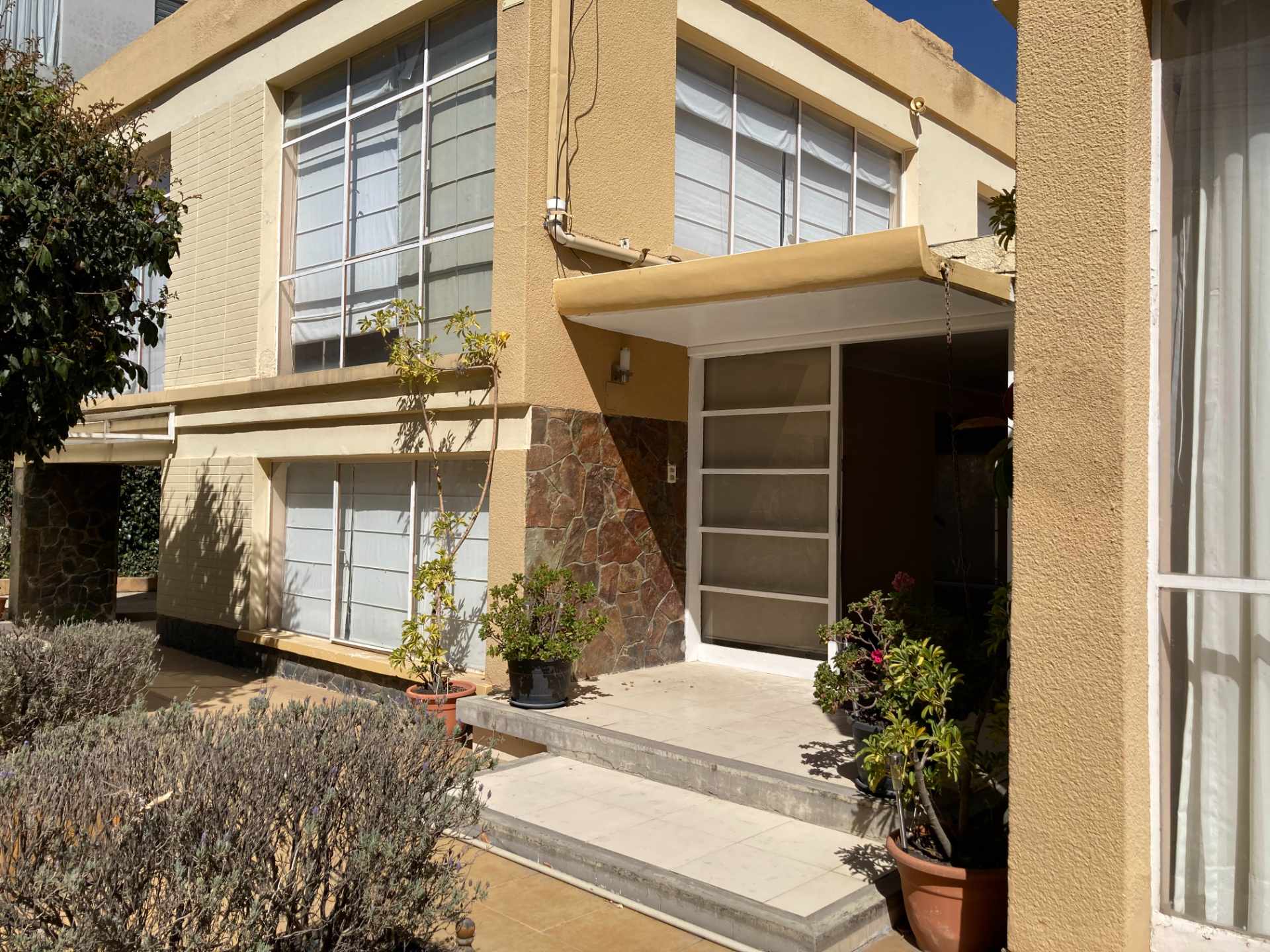 Casa en Calacoto en La Paz 4 dormitorios 3 baños 4 parqueos Foto 1