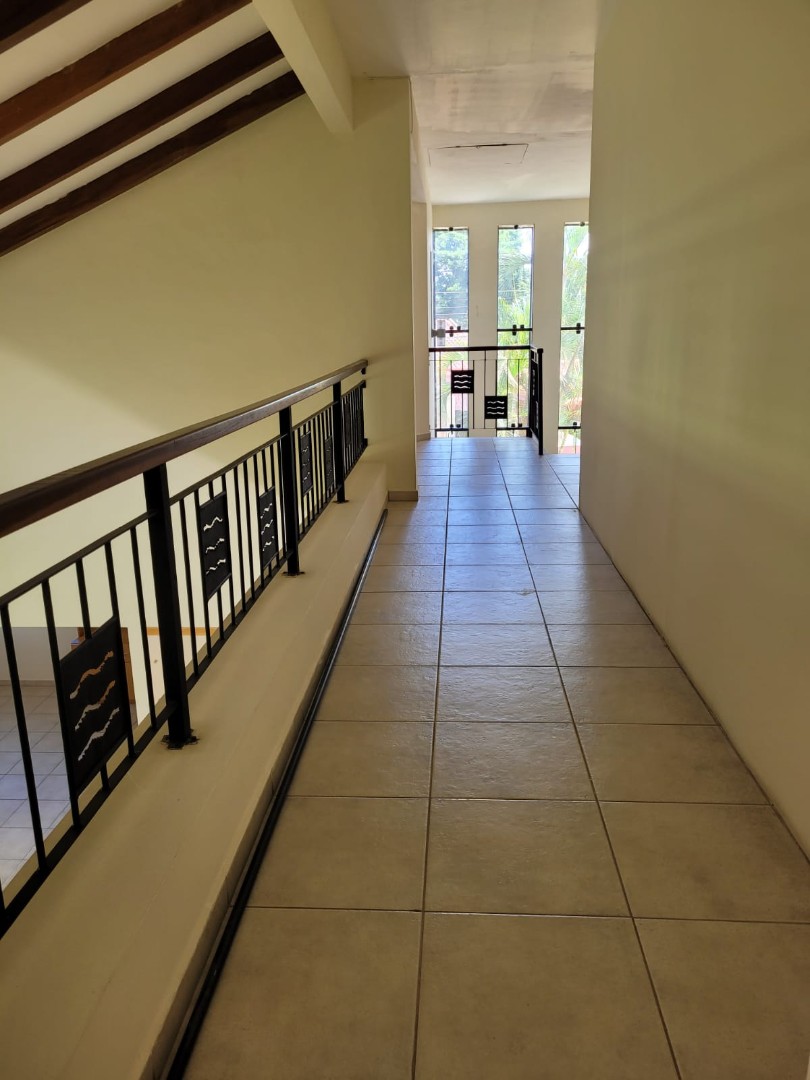 Casa en Entre 6to y 7mo anillo Norte en Santa Cruz de la Sierra 5 dormitorios 7 baños 8 parqueos Foto 15