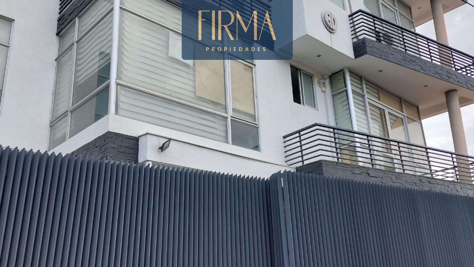 Edificio en Achumani en La Paz 12 dormitorios 9 baños 10 parqueos Foto 1