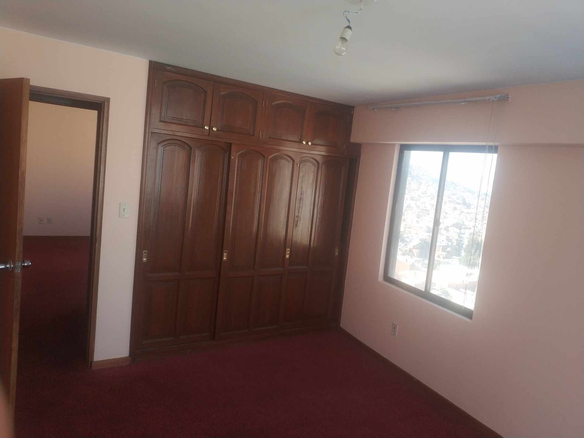 Departamento en VentaMiraflores, Avenida Busch Nº 1173 a pasos de la parada del Teleferico Blanco (Monumento Busch)  3 dormitorios 3 baños 1 parqueos Foto 2