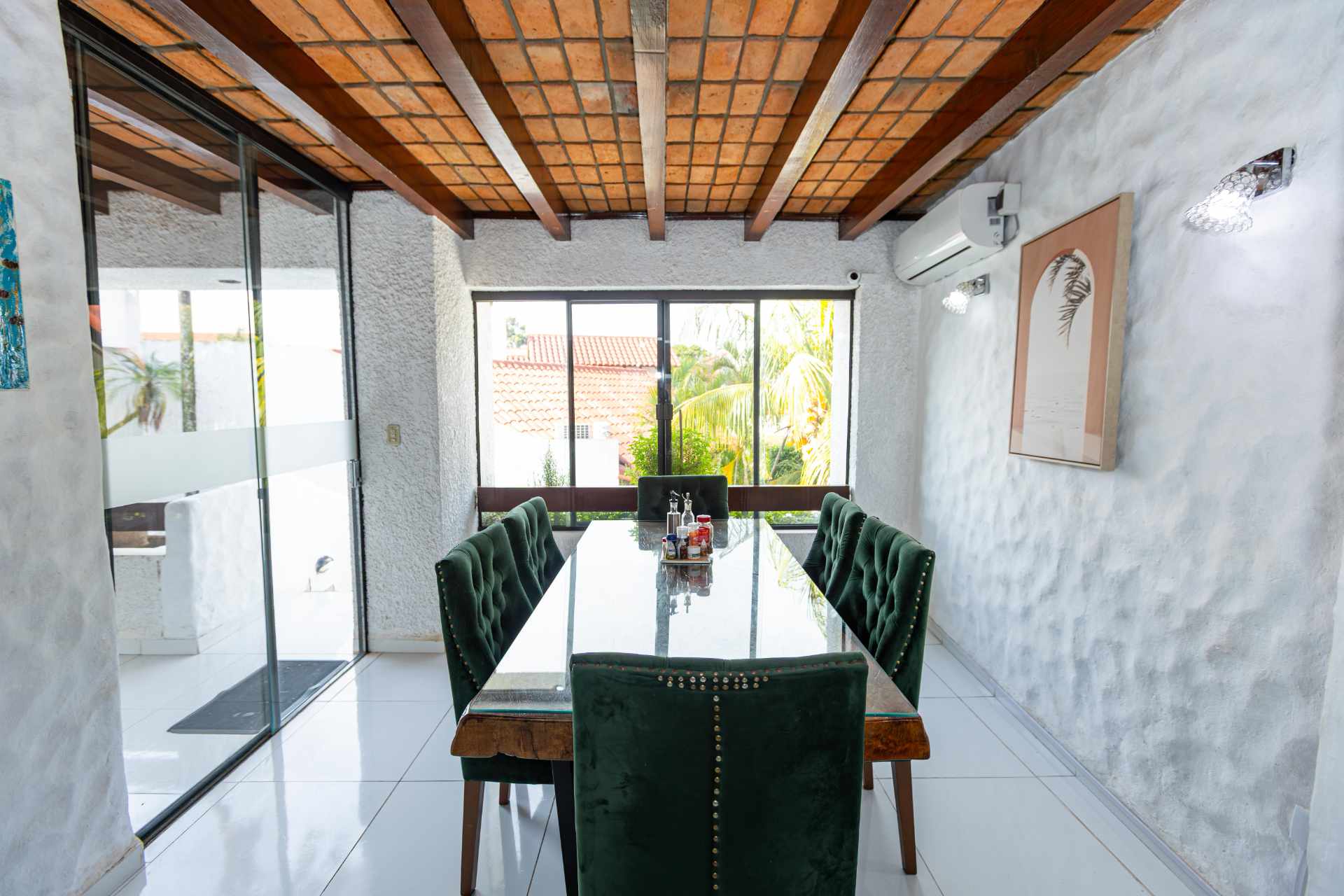 Casa Condominio Barrio Norte, sobre Av. Banzer y 4to anillo  Foto 10