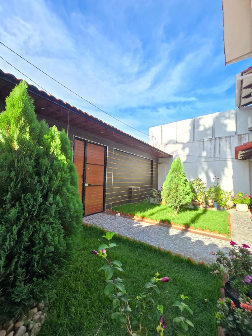 Casa en Venta⭐ CASA EN AVENIDA PRINCIPAL AV. RÍO GRANDE CON GRAN TERRENO, 5 SUITES Y GARAJE MÚLTIPLE Foto 5