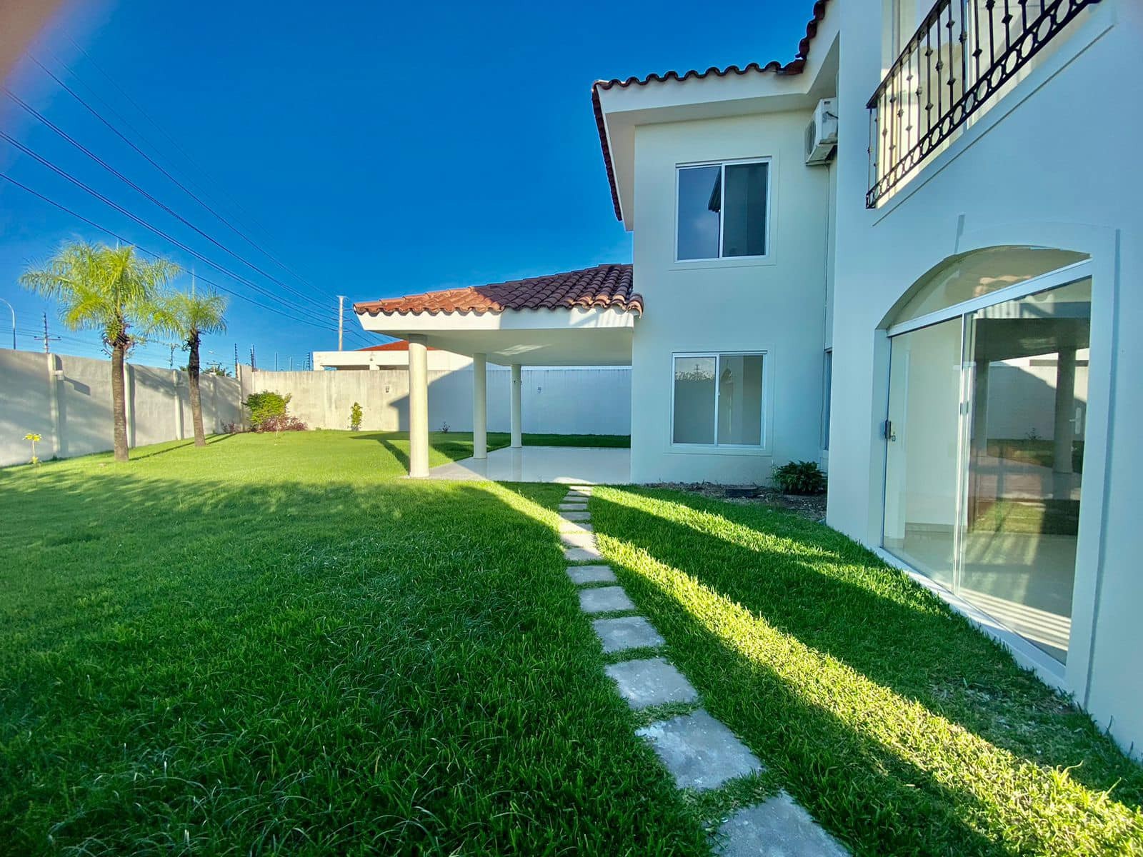 Casa en Urubó en Santa Cruz de la Sierra 3 dormitorios 4 baños 6 parqueos Foto 11