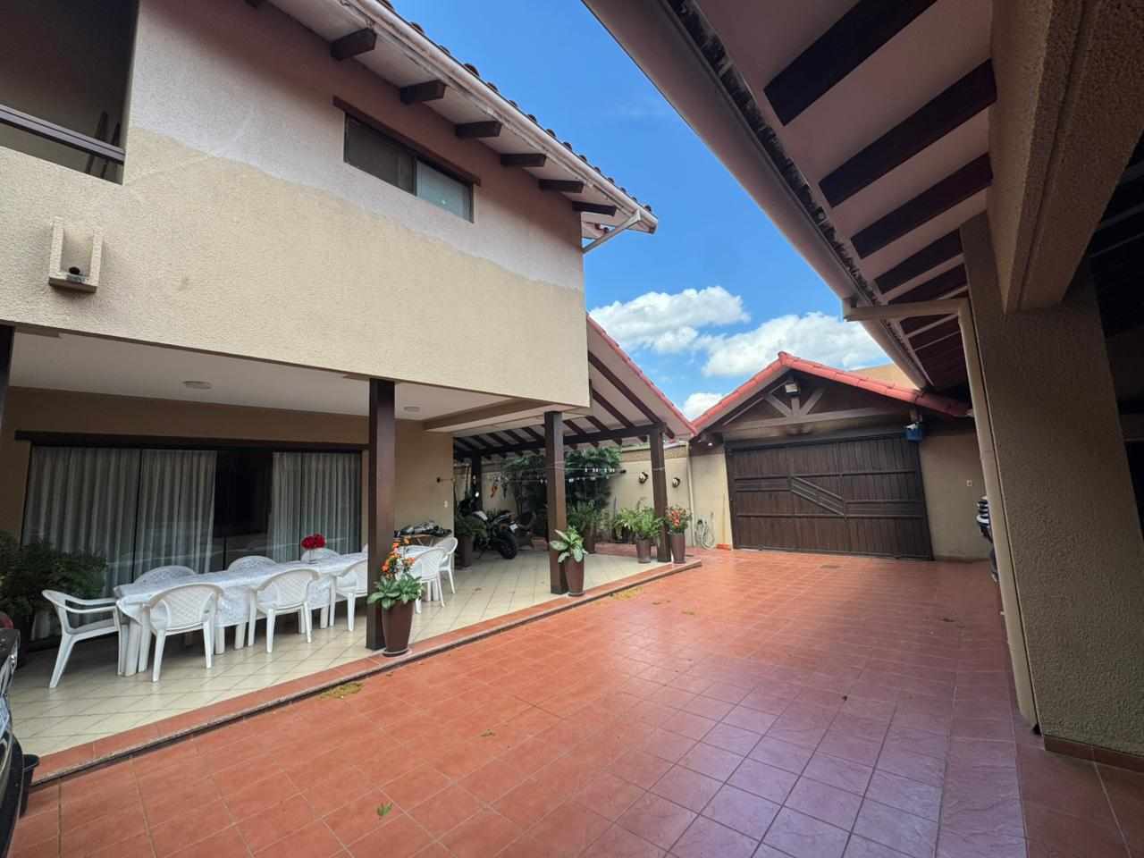 Casa en Entre 4to y 5to anillo Norte en Santa Cruz de la Sierra 3 dormitorios 3 baños 4 parqueos Foto 10