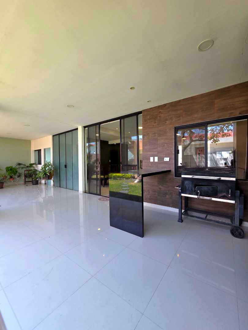 Casa en Urubó en Santa Cruz de la Sierra 3 dormitorios 5 baños 2 parqueos Foto 14