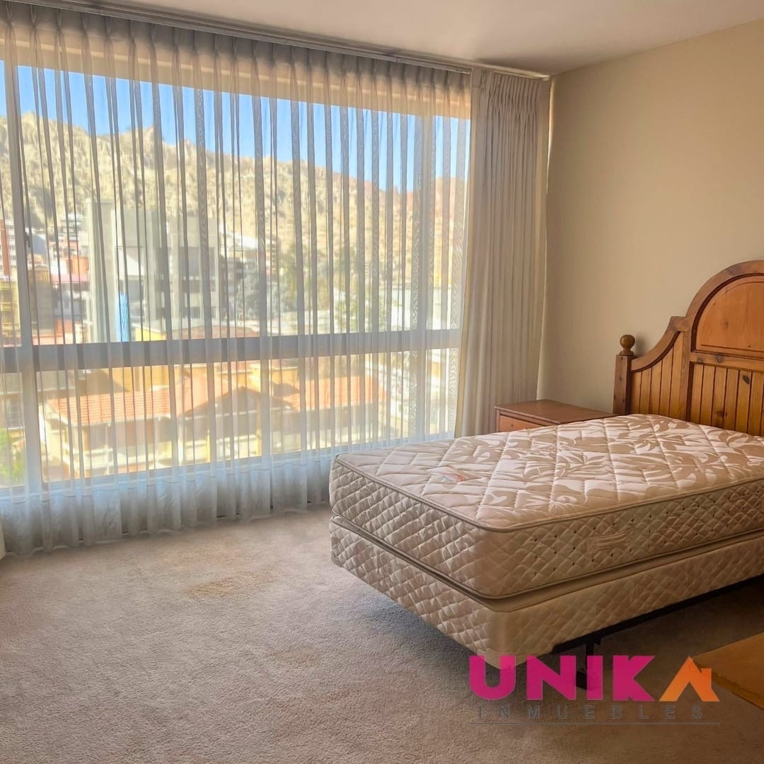 Departamento en AlquilerHermoso Penthouse Duplex Semi Amueblado, con lindas vista , Calacoto  3 dormitorios 4 baños 2 parqueos Foto 32