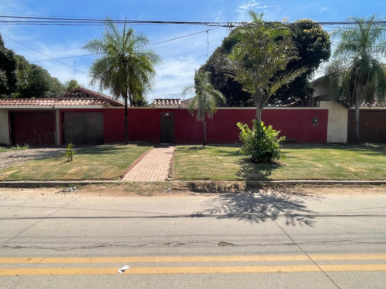 Casa en VentaAmplia y Hermosa casa de Una planta -  Zona Norte entre 6to y 7mo Anillo Foto 2