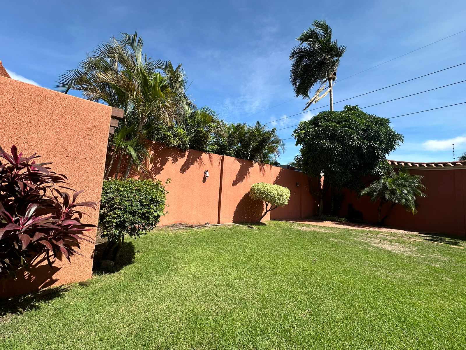 Casa en AlquilerCONDOMINIO LA HACIENDA II ALQUILO CASA 4 dormitorios 5 baños 4 parqueos Foto 11